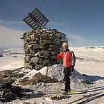 dsc02999: 
Brynjulf at the top cairn on Ustetind 1376. Ustaoset and Hallingskarvet in the background.

