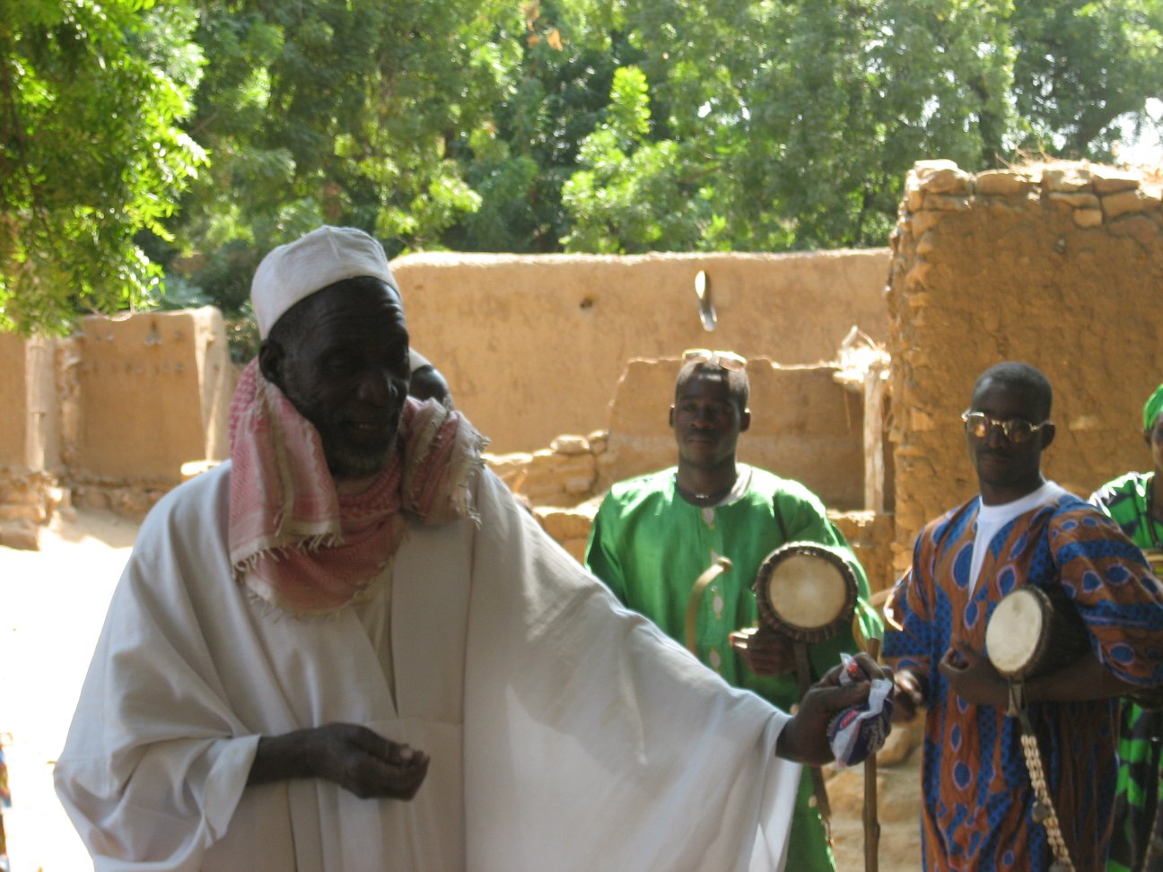 a description of the fall of the west african empires According to the description of the town left by al-bakri in 1067/1068, the the ghana empire lay in the sahel region to the north of the west african this victory resulted in the fall of the kaniaga kingdom and the rise of the mali empire. a description of the fall of the west african empires According to the description of the town left by al-bakri in 1067/1068, the the ghana empire lay in the sahel region to the north of the west african this victory resulted in the fall of the kaniaga kingdom and the rise of the mali empire.