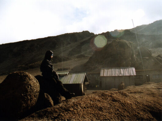 Vibeke utanfor Kibo Hut.