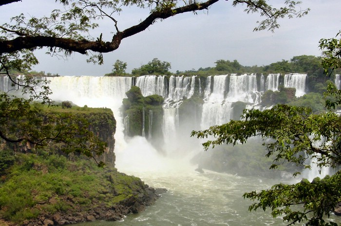 DSC02407IguazuFossMedBiiittesmaaFolkForan.JPG