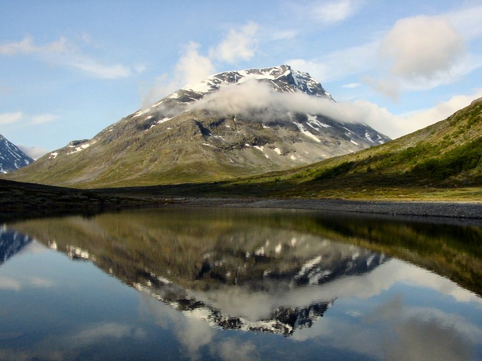 DSC00412JotunheimenSelvesteStyggehoeOgSpeilbildet.JPG