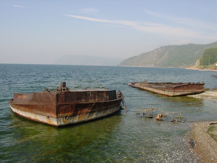 DSC07970BaikalGamleJernbanebaater.JPG