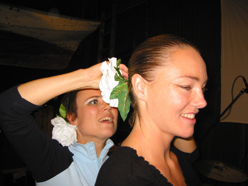 07 Paa med blomstene