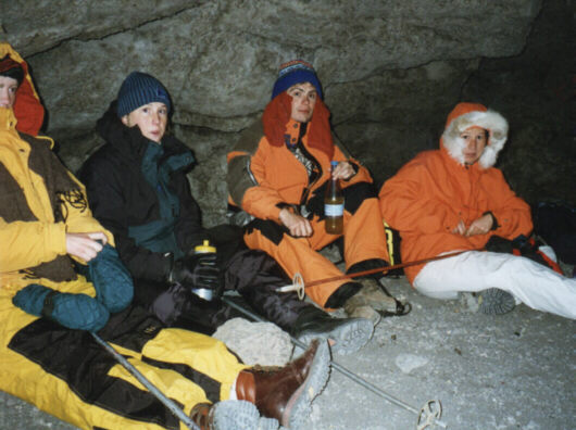 Hans Meyer Cave: Andreas tar bilde av oss på veg opp i mørket.